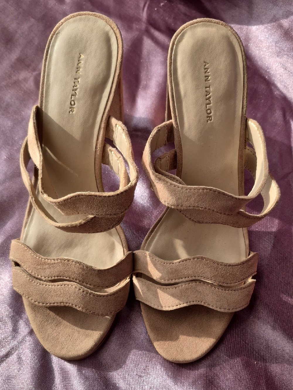 Ann Taylor Women's Tan Suede Wavy Strap Slide Sandals SIZE 6.5